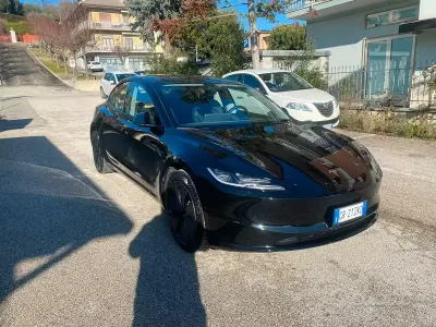 Usado Tesla Model 3 88 kW (120 HP) 2023 Preto Sedan