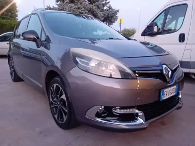 Usata Renault Scénic III 110 CV (80 kW) 2014 Marrone Monovolume