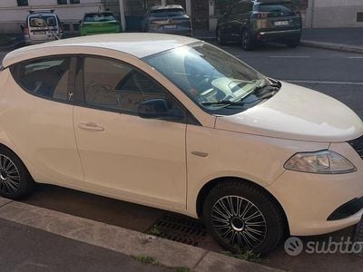 Usata Lancia Ypsilon 2015 Bianco Utilitaria