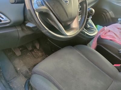 Usata Lancia Ypsilon 80 CV (58 kW) 2015 Bianco Utilitaria