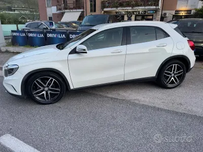 Usata Mercedes GLA200 136 CV (100 kW) 2015 Bianco SUV