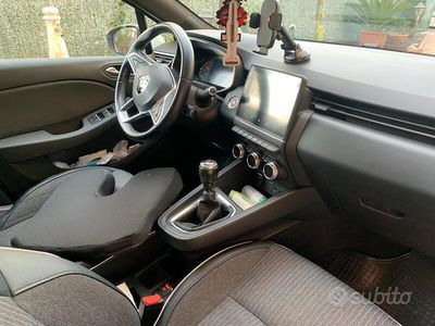 Begagnad Renault Clio V Intens 75 HK (55 kW) 2020 Vit Halvkombi