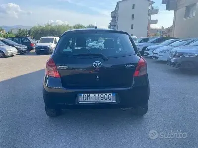 Usata Toyota Yaris 69 CV (50 kW) 2008 Nero Utilitaria