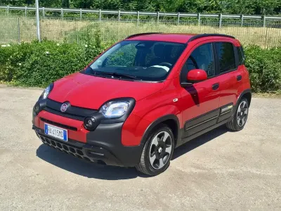 Usata Fiat Panda Cross Cross 71 CV (52 kW) 2025 Rosso Utilitaria