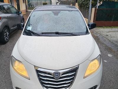 Usata Lancia Ypsilon Platinum 69 CV (50 kW) 2012 Bianco Utilitaria