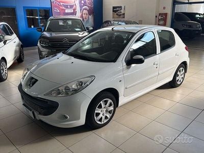 Begagnad Peugeot 206 59 HK (43 kW) 2009 Vit Sedan