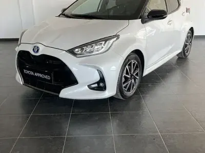 Usata Toyota Yaris Hybrid Style 115 CV (84 kW) 2021 Bianco Berlina