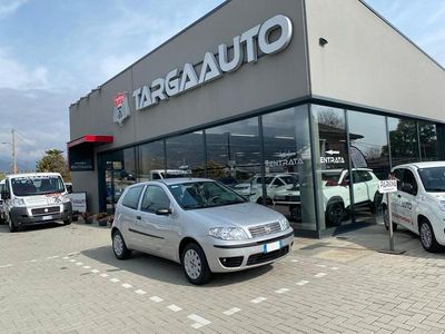 Usata Fiat Punto Active 60 CV (44 kW) 2009 Giallo Utilitaria