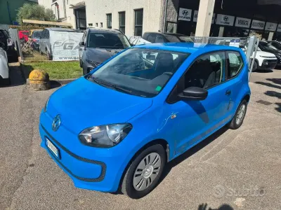 Usata VW up! Move 68 CV (50 kW) 2015 Blu Utilitaria