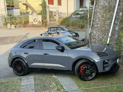 Usata Porsche Macan Turbo 469 kW (639 CV) 2025 Grigio SUV
