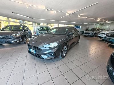Begagnad Ford Focus ST-Line 120 HK (88 kW) 2021 Grå Sedan