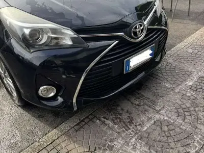 Usata Toyota Yaris Active 69 CV (50 kW) 2016 Nero Berlina