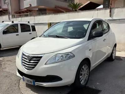 Begagnad Lancia Ypsilon 69 HK (50 kW) 2014 Vit Halvkombi