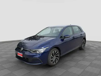 Usata VW Golf VIII Life 110 CV (80 kW) 2022 Atlantic blue