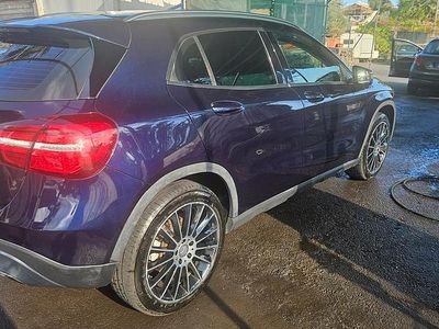 Usata Mercedes GLA200 136 CV (100 kW) 2018 Blu SUV