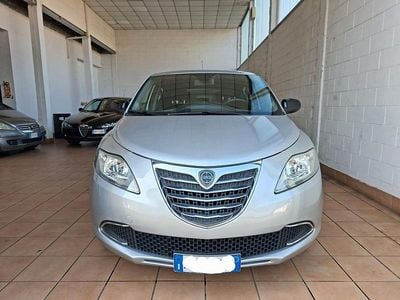 Usata Lancia Ypsilon Gold 69 CV (50 kW) 2017 Argento Utilitaria
