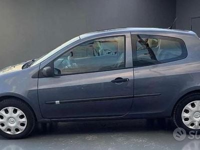 Usata Renault Clio II 75 CV (55 kW) 2006 Grigio Berlina