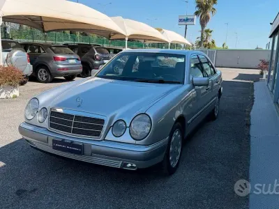 Begagnad Mercedes E200