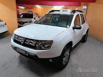 Usata Dacia Duster Lauréate 115 CV (84 kW) 2017 Bianco SUV