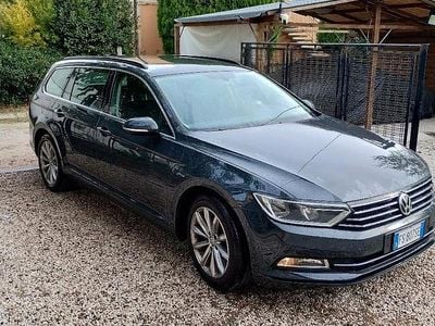 Usata VW Passat 120 CV (88 kW) 2018 Grigio Station wagon