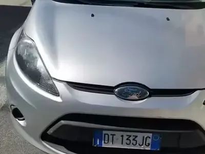 Usata Ford Fiesta 82 CV (60 kW) 2009 Grigio Berlina