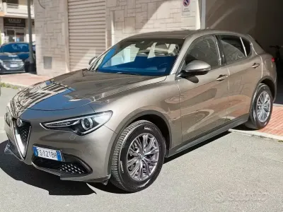 Käytetty Alfa Romeo Stelvio Executive 210 HP (154 kW) 2018 Harmaa Katumaasturi