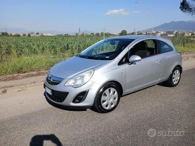 Usata Opel Corsa 75 CV (55 kW) 2011 Nero Utilitaria
