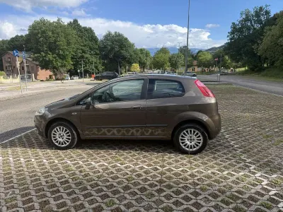Usata Fiat Grande Punto Dynamic 77 CV (56 kW) 2009 Marrone Utilitaria