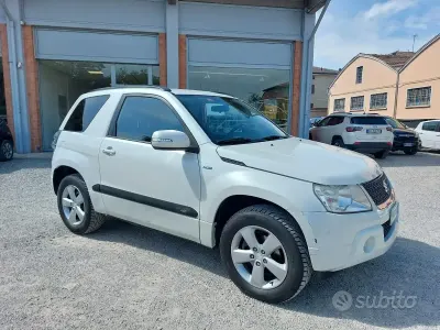 Second-hand Suzuki Grand Vitara 129 CP (94 kW) 2009 Alb SUV