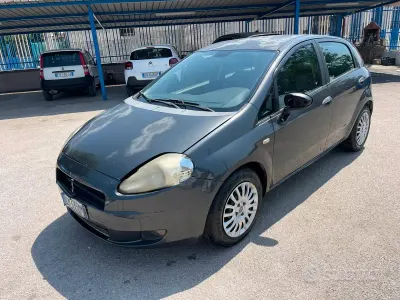 Usata Fiat Grande Punto Dynamic 75 CV (55 kW) 2009 Grigio Utilitaria