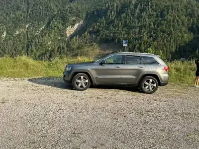 Usata Jeep Cherokee Overland 241 CV (177 kW) 2011 Grigio SUV