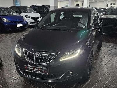Usata Lancia Ypsilon Gold 71 CV (52 kW) 2024 Nero Utilitaria