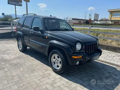 Usata Jeep Cherokee Limited 150 CV (110 kW) 2004 Nero SUV