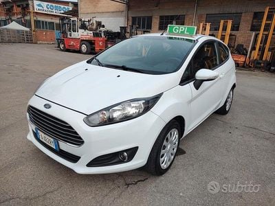 Usata Ford Fiesta 95 CV (69 kW) 2015 Bianco Berlina