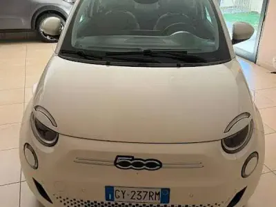 Usata Fiat 500e Icon 86 kW (118 CV) 2022 Bianco Cabrio