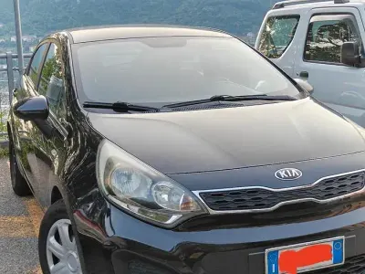 Usata Kia Rio 85 CV (62 kW) 2013 Nero Berlina