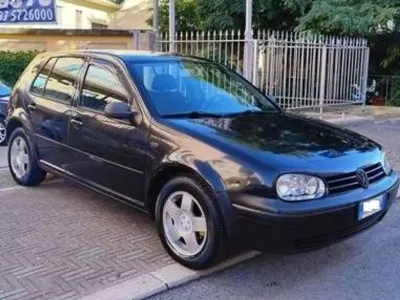 Usata VW Golf IV 101 CV (74 kW) 2000 Nero Berlina
