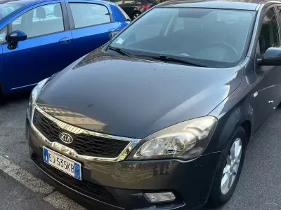 Usata Kia Ceed EX 90 CV (66 kW) 2011 Grigio Utilitaria