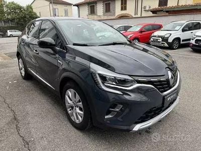 Usata Renault Captur Intens 160 CV (117 kW) 2021 Grigio SUV