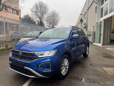 Usata VW T-Roc Life 110 CV (80 kW) 2023 Blu/azzurro SUV
