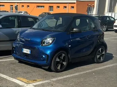 Usata Smart ForTwo Coupé 41 kW (56 CV) 2021 Blu Utilitaria