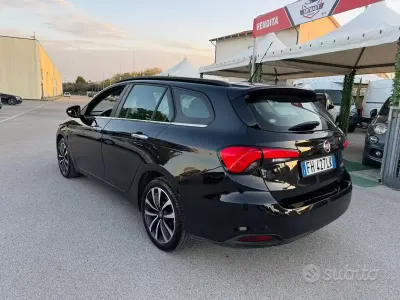 Usata Fiat Tipo Lounge 120 CV (88 kW) 2017 Nero Station wagon