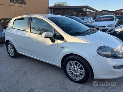 Usata Fiat Punto Lounge 75 CV (55 kW) 2014 Bianco Utilitaria