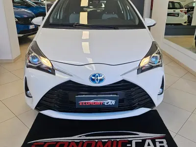Usata Toyota Yaris Hybrid Active 73 CV (53 kW) 2018 Bianco Berlina