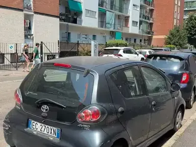 Usata Toyota Aygo 68 CV (50 kW) 2010 Grigio Utilitaria