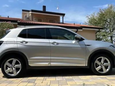 Usata VW T-Cross R-line 116 CV (85 kW) 2020 Argento SUV