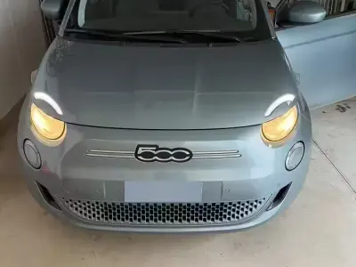 Usata Fiat 500e 42 kW (58 CV) 2022 Bluazzurro Berlina