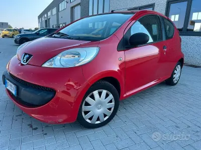 Usata Peugeot 107 68 CV (50 kW) 2007 Rosso Utilitaria