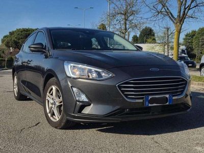 Usado Ford Focus 95 HP (69 kW) 2019 Cinzento Sedan
