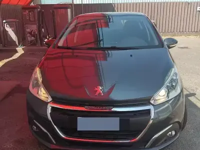 Usata Peugeot 208 68 CV (50 kW) 2016 Rosso Utilitaria